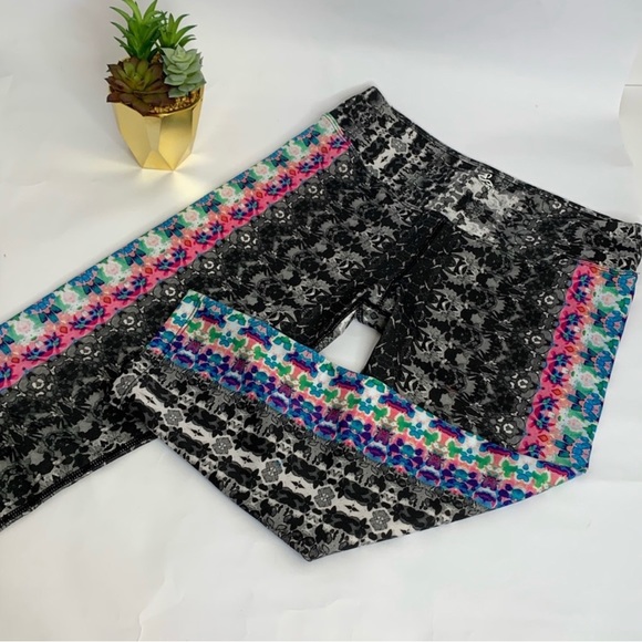 PrAna Roxanne Hydrobloom Capri Crop Leggings size M~NWOT$4.99 Ships! Made in USA - Picture 5 of 10